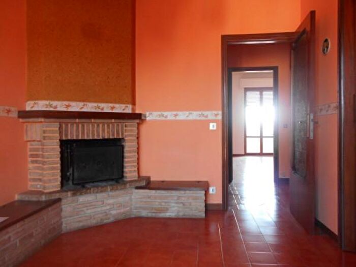 Appartamento con 5 locali in vendita in Via Esino, Monte Roberto