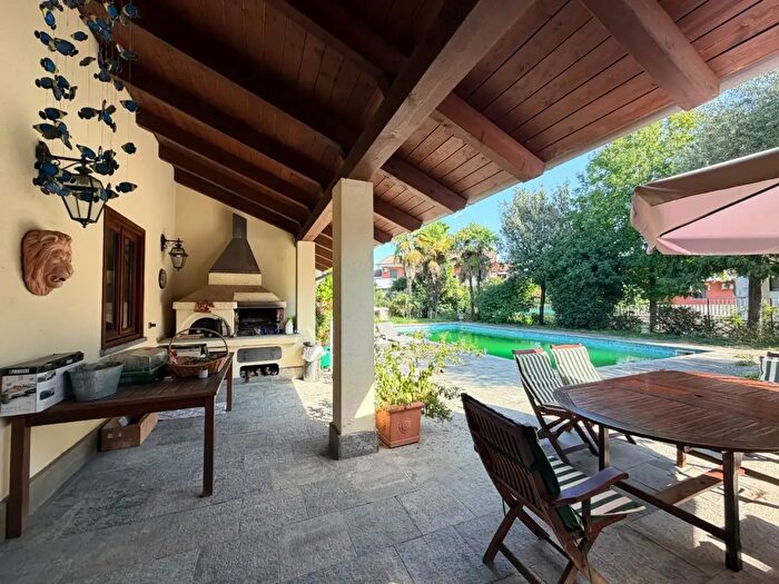 Casa con 6 locali in vendita in Via Michelangelo Buonarroti, Caresanablot