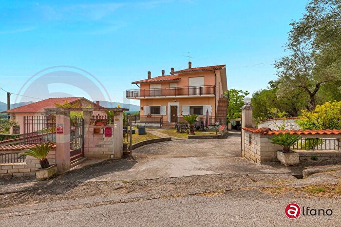 Casa con 12 locali in vendita in Via Zingarelli, Colfelice