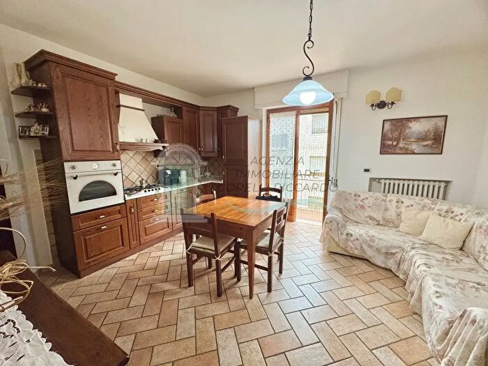 Appartamento con 5 locali in vendita in Poggibonsi