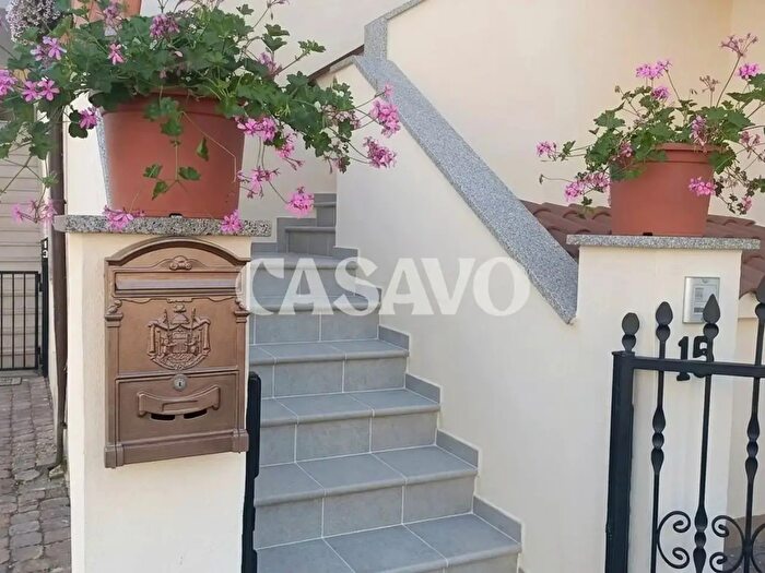 Casa con 10 locali in vendita in Via Zittola, Chieti