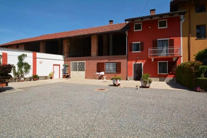 Casa con 6 locali in vendita in Cascina Sezza Poirino, Poirino