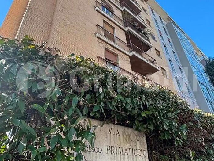 Appartamento quadrilocale in vendita in Via Primaticcio, Milano
