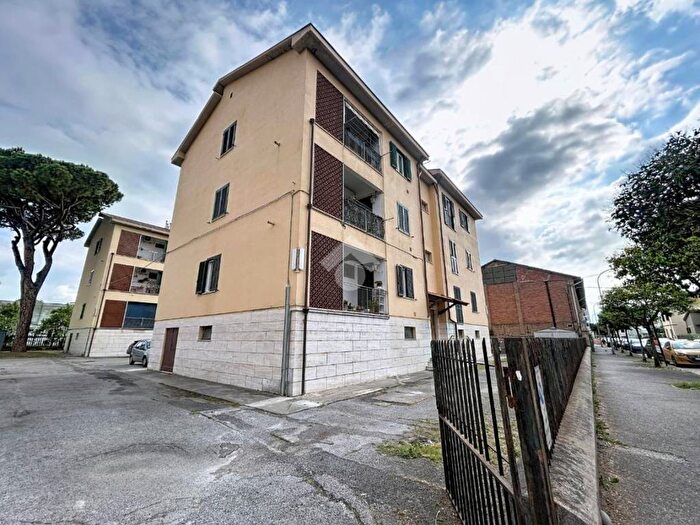 Appartamento con 5 locali in affitto in Via Alessandro da Morrona, San Marco, Pisa