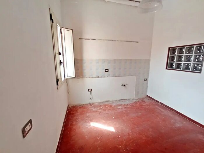 Appartamento con 9 locali in vendita in Via Moscatello, Sassari