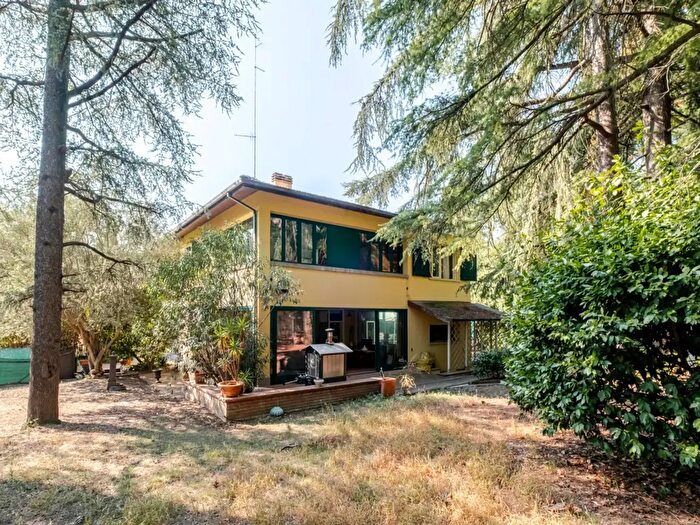 Casa con 14 locali in vendita in Bologna