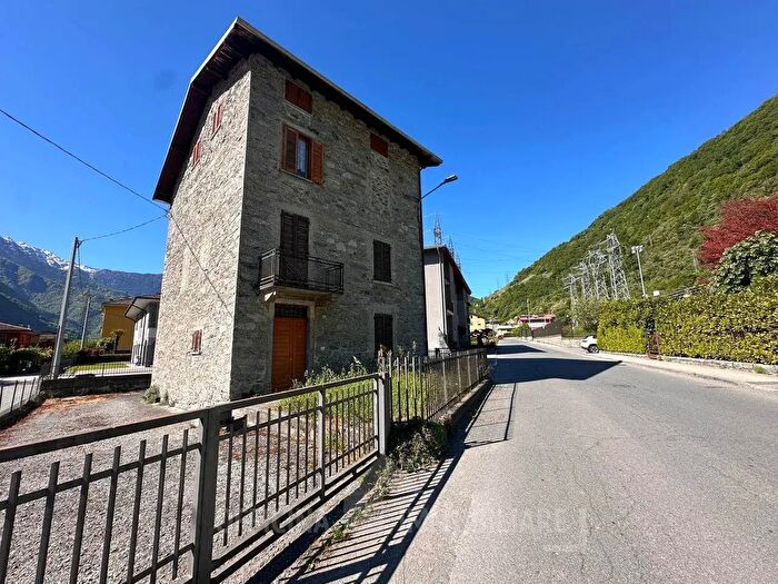 Appartamento trilocale in vendita in Via Merlina, Ardenno