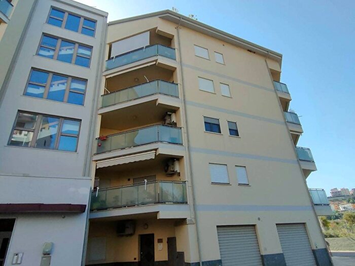 Appartamento trilocale in affitto in Vico Andiloro, Trabocchetto Spirito Santo, Reggio Calabria