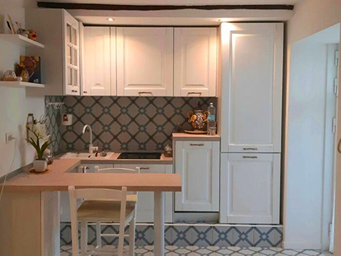 Appartamento monolocale in affitto in Via Cedronio, Quartieri Spagnoli, Napoli