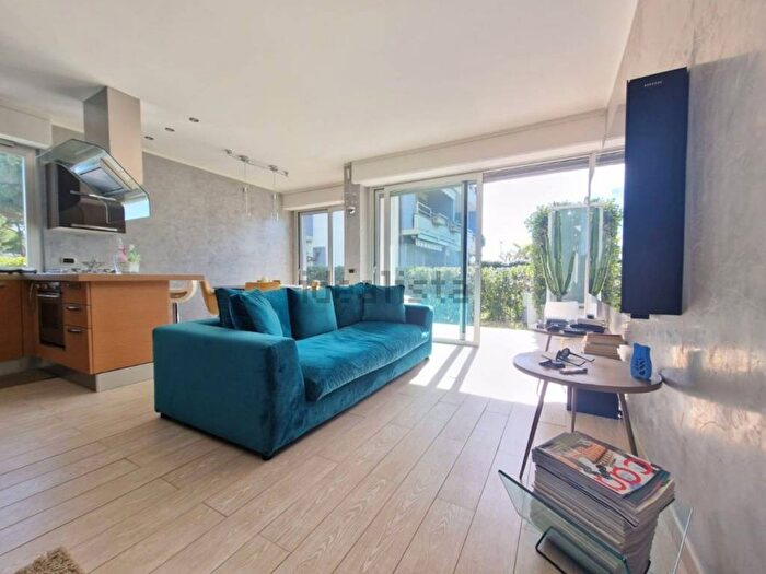 Casa con 6 locali in vendita in Via Vittorio Alfieri, Lido di Camaiore, Camaiore