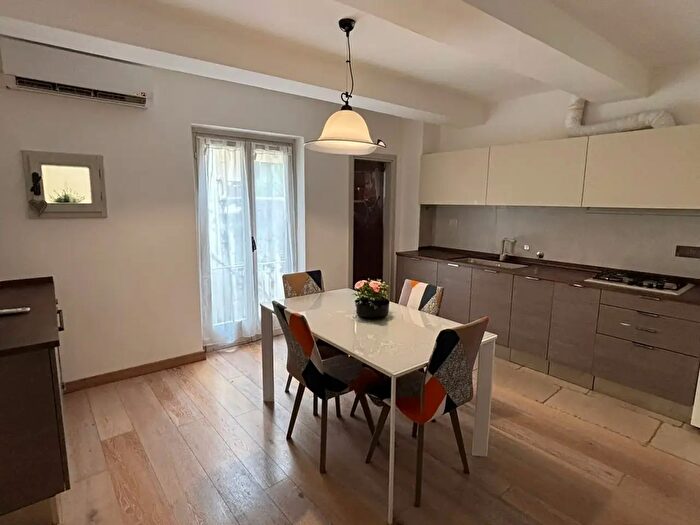 Appartamento quadrilocale in affitto in Borgo Ognissanti, Firenze