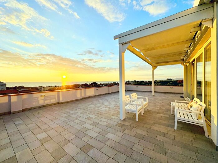 Appartamento trilocale in vendita in Camaiore