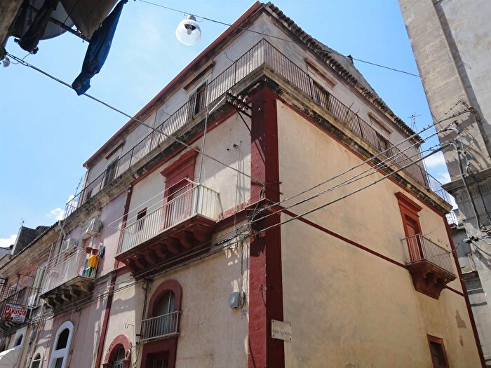 Appartamento con 5 locali in vendita in Via Traspontino, Ragusa