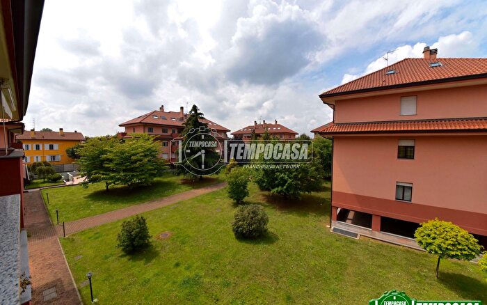 Appartamento con 5 locali in vendita in Via Dante Alighieri, Rescaldina