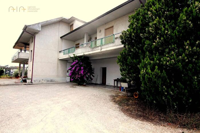 Casa con 10 locali in vendita in Traversa Aldo Moro, Monsampolo Del Tronto