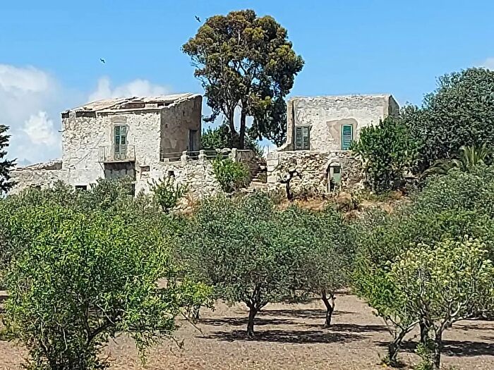 Casa con 10 locali in vendita in Licata