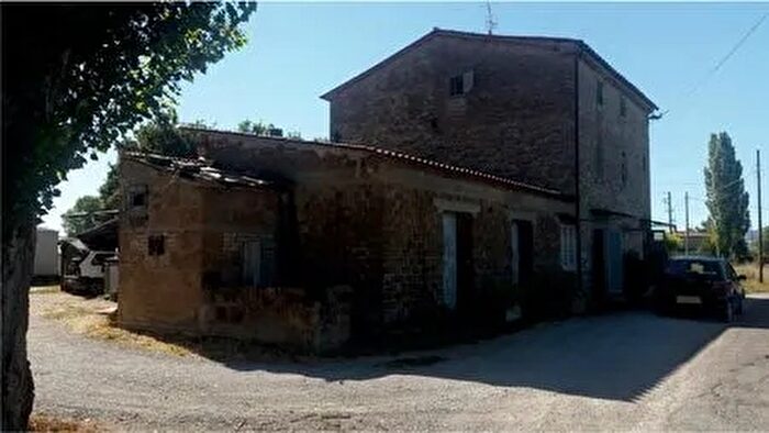 Casa con 8 locali in vendita in San Giustino