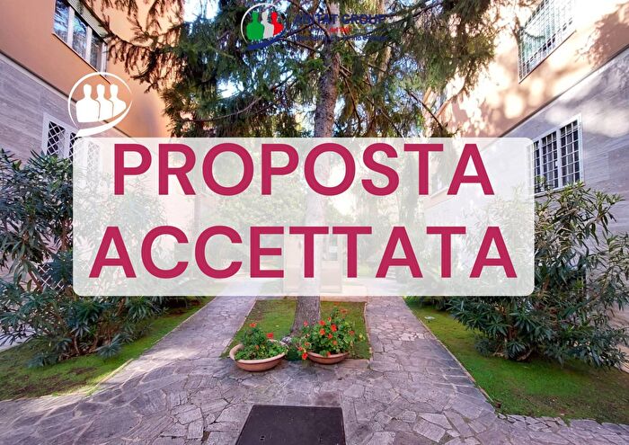 Appartamento con 6 locali in vendita in Via Cesare Majoli, Roma