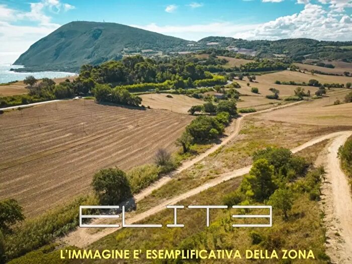 Casa trilocale in vendita in Montacuto, Ancona