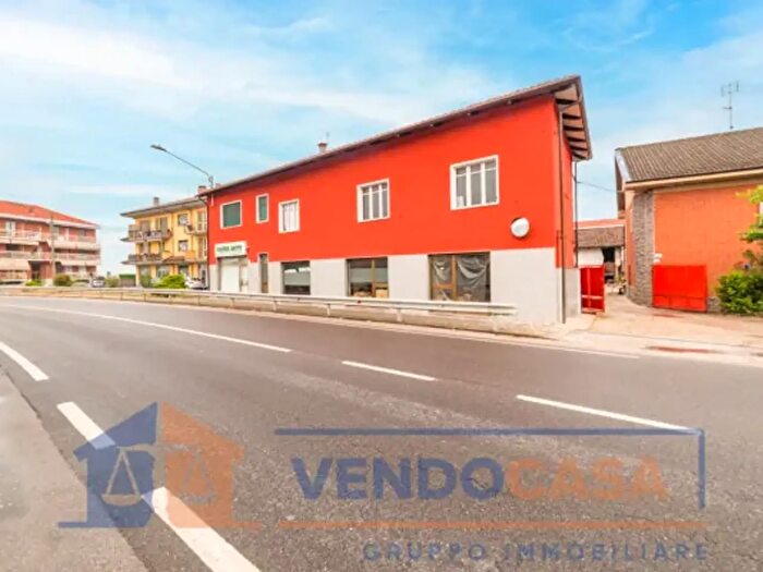 Casa con 6 locali in vendita in Via Bra, Cherasco