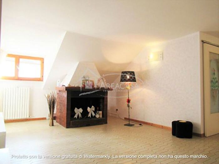 Casa quadrilocale in vendita in Via Genova, Folignano