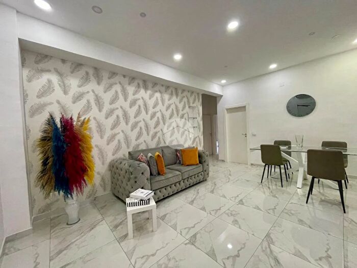 Appartamento quadrilocale in vendita in Vico Cangiani al Mercato, Napoli