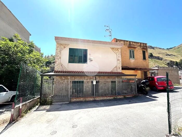 Casa con 6 locali in vendita in Via Torre delle Palme, Palermo