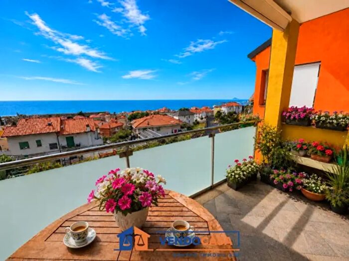 Appartamento trilocale in vendita in Via della Cornice, Pietra Ligure