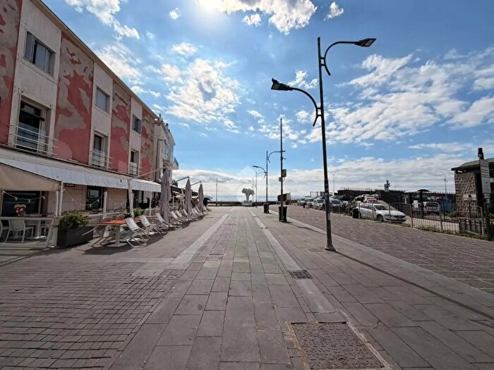 Appartamento bilocale in affitto in Vico Magazzini, Pozzuoli