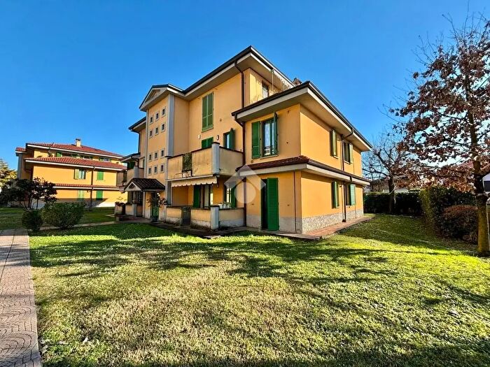 Appartamento trilocale in vendita in Via Trieste, Fara Gera DAdda