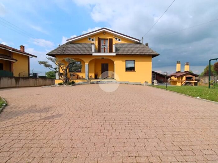 Casa con 5 locali in vendita in Via delle Chiese, Sanfre