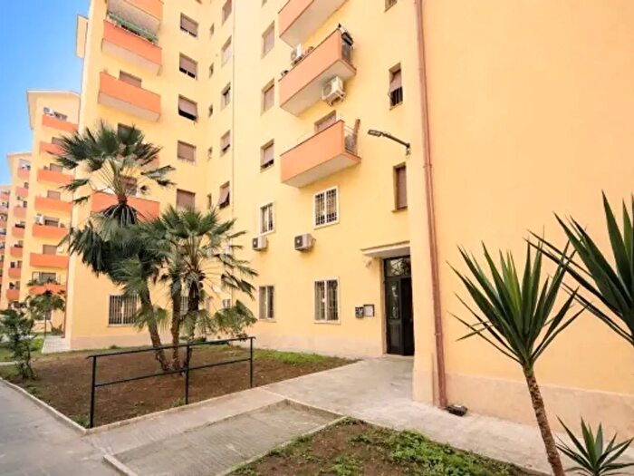 Appartamento trilocale in vendita in Via Lucio Mummio, Roma