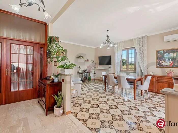 Casa con 7 locali in vendita in Contrada Melfi di Sotto, Pontecorvo