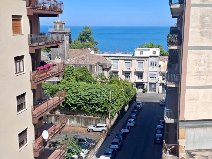 Appartamento quadrilocale in vendita in Piazza Europa Acireale, Acireale