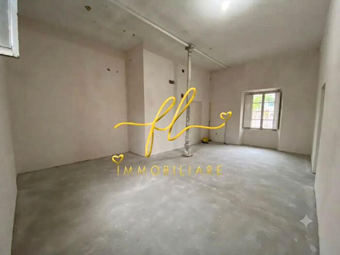 Casa con 5 locali in vendita in Carrara