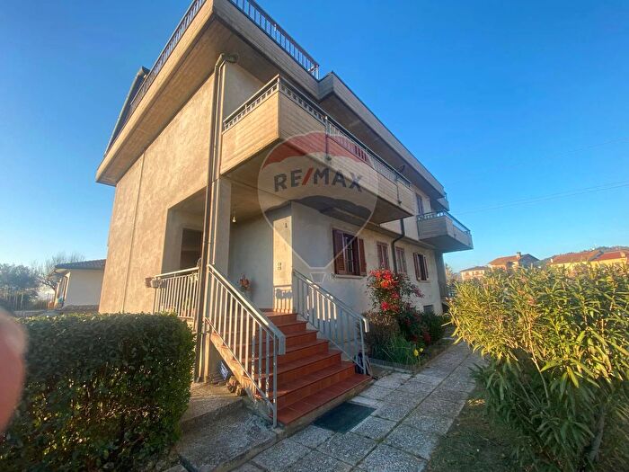 Casa con 8 locali in vendita in Citta Di Castello