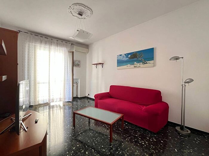 Appartamento trilocale in affitto in Via Borzoli, Sestri Ponente, Genova