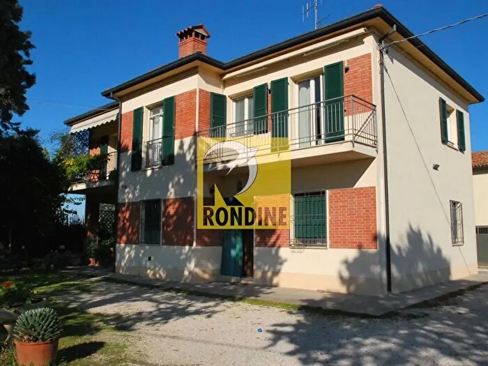 Casa con 8 locali in vendita in Faenza