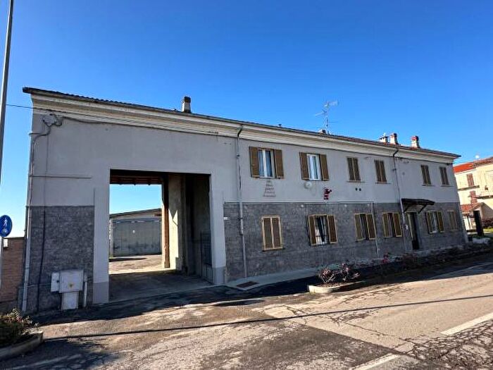 Appartamento trilocale in vendita in Via Giuseppe Garibaldi, Lamporo