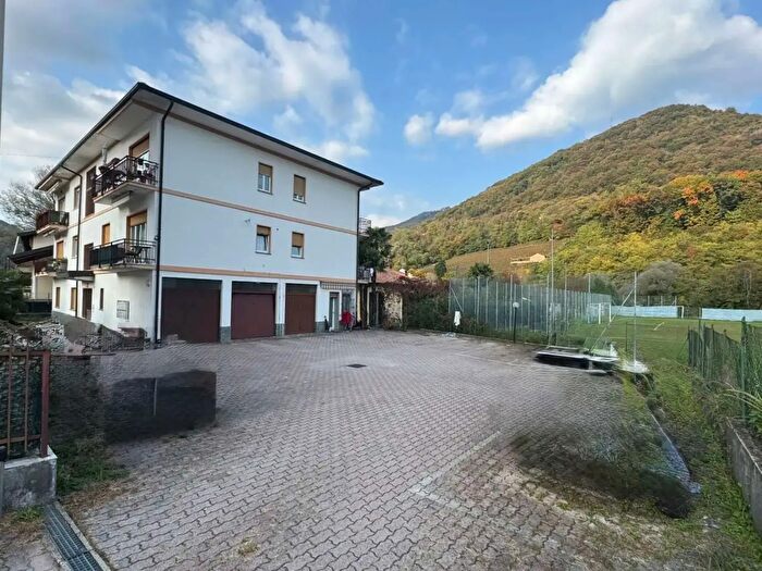 Appartamento trilocale in vendita in Lavena Ponte Tresa