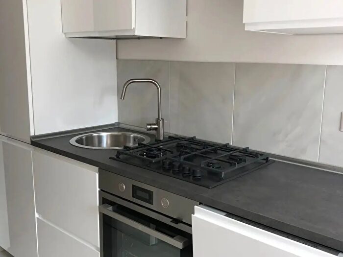 Appartamento bilocale in affitto in Via Benigno Crespi, Milano