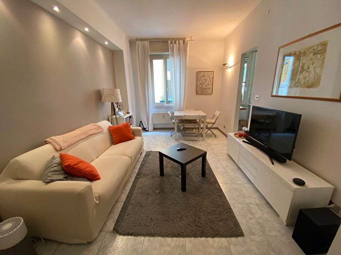 Appartamento bilocale in affitto in Alzaia Naviglio Pavese, Navigli Darsena, Milano