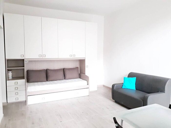 Appartamento monolocale in affitto in Via Biella, Famagosta, Milano