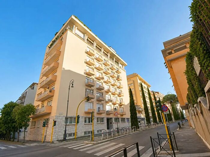 Appartamento con 9 locali in vendita in Via Salaria, Roma
