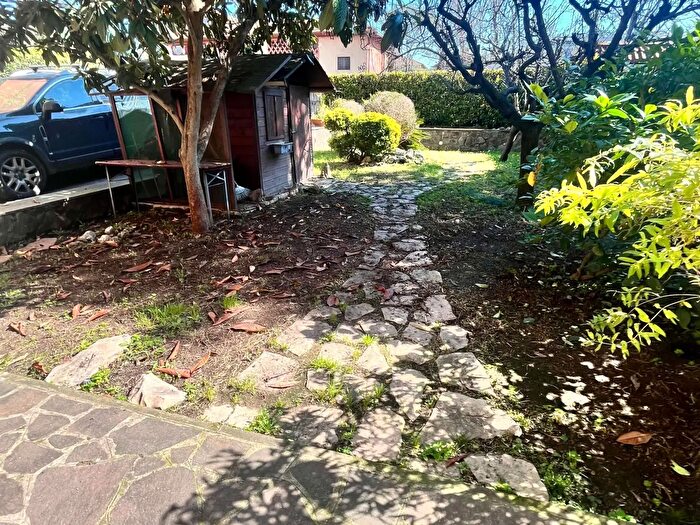 Appartamento con 8 locali in vendita in Via Colle di Mezzo, Roma
