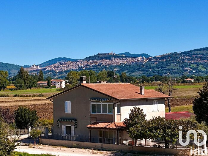 Casa con 9 locali in vendita in Via del Paradiso, Assisi