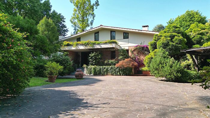 Casa con 12 locali in vendita in Via di Moriano, Lucca