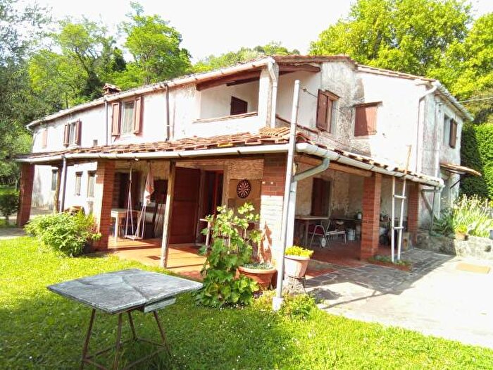 Casa con 6 locali in vendita in Massa E Cozzile