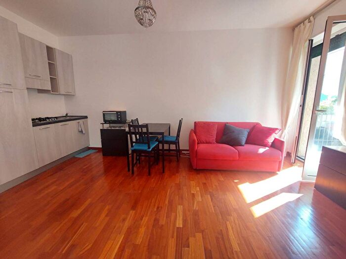 Appartamento bilocale in affitto in Via Carlo Tenca, Repubblica, Milano