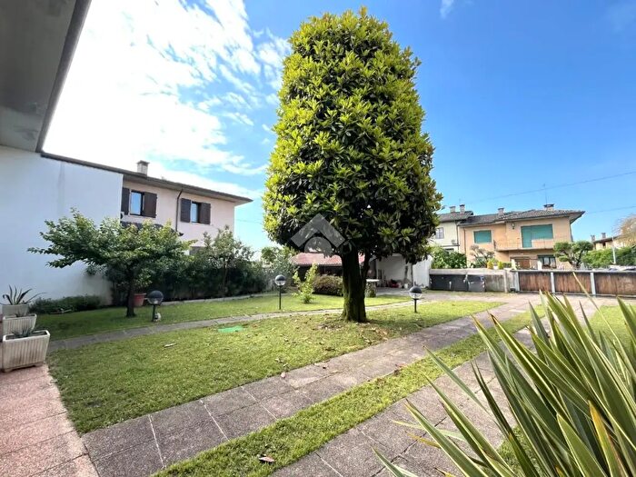 Casa con 5 locali in vendita in Via delle Ortensie, Bassano Del Grappa